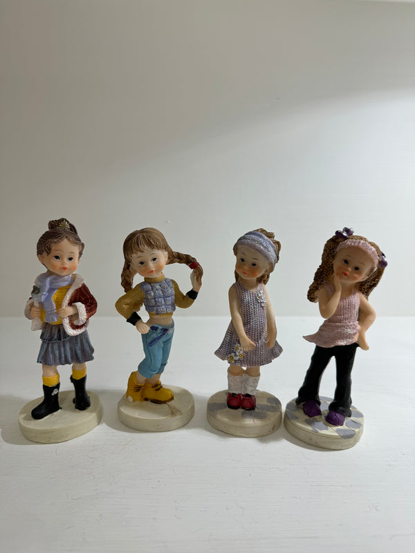 GIRL RESINA ASS 14CM